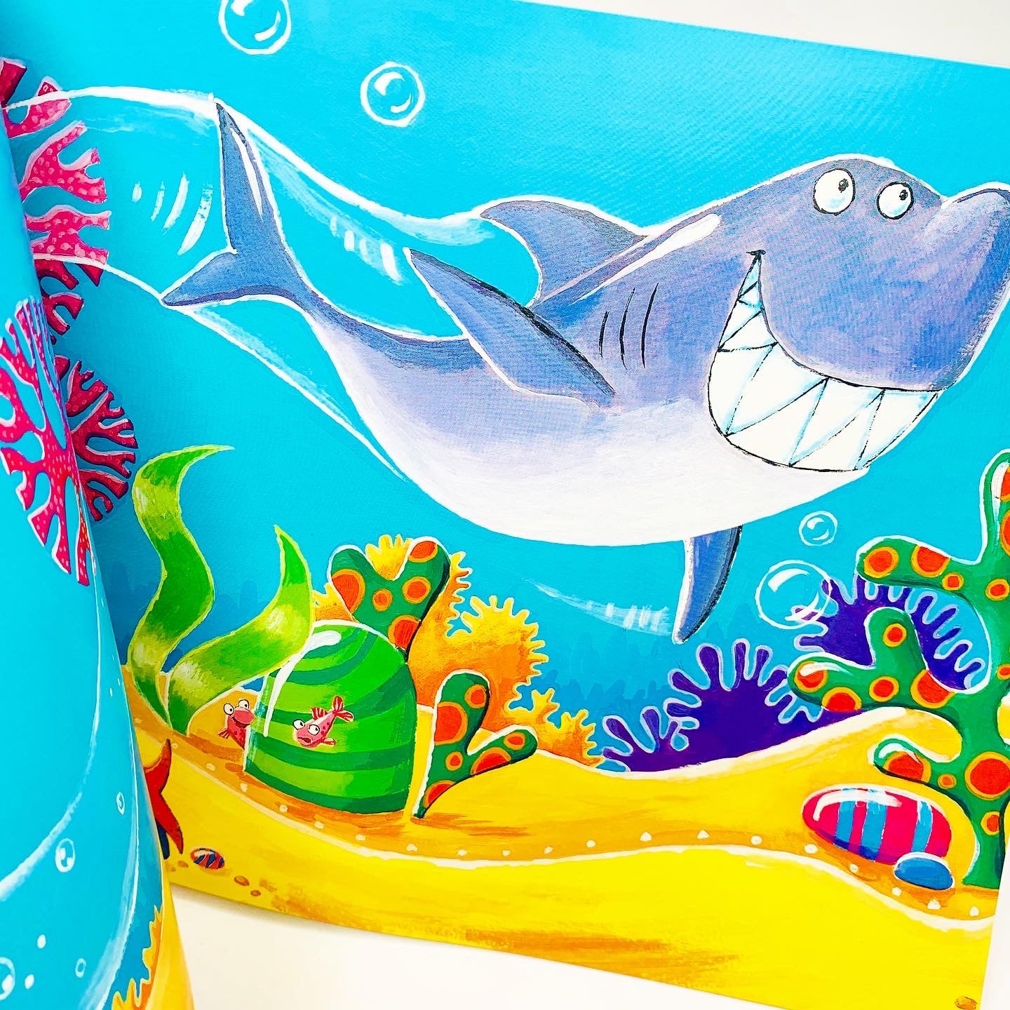 Smiley Shark: Picture Book and CD