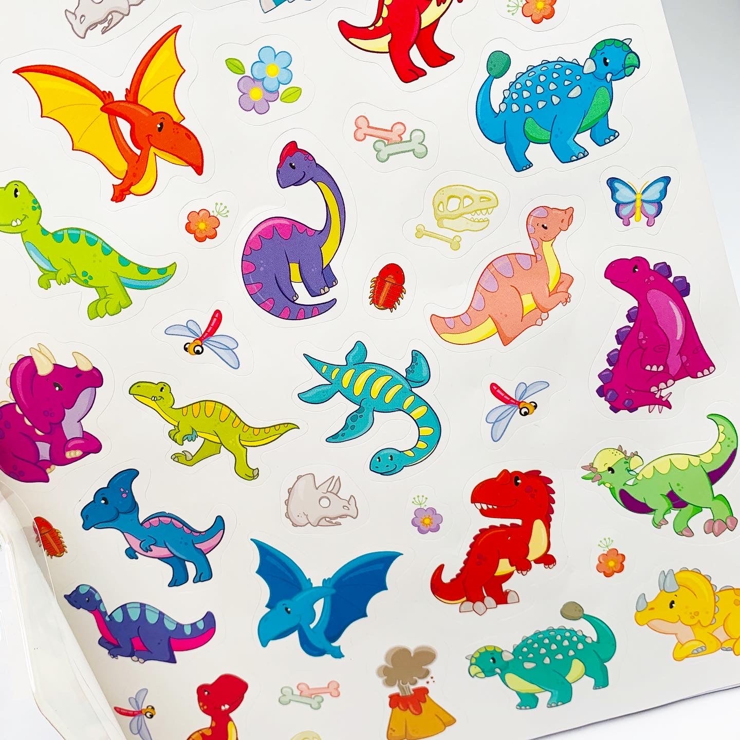 Dinosaur Colouring Fun (with 5 Dino Crayons and over 50 stickers)