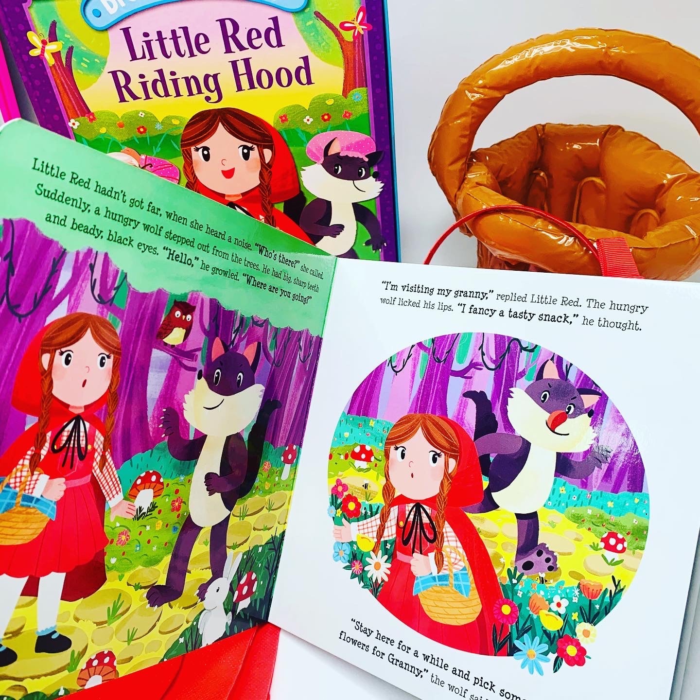 Little Red Riding Hood: Dress-up and Play Book