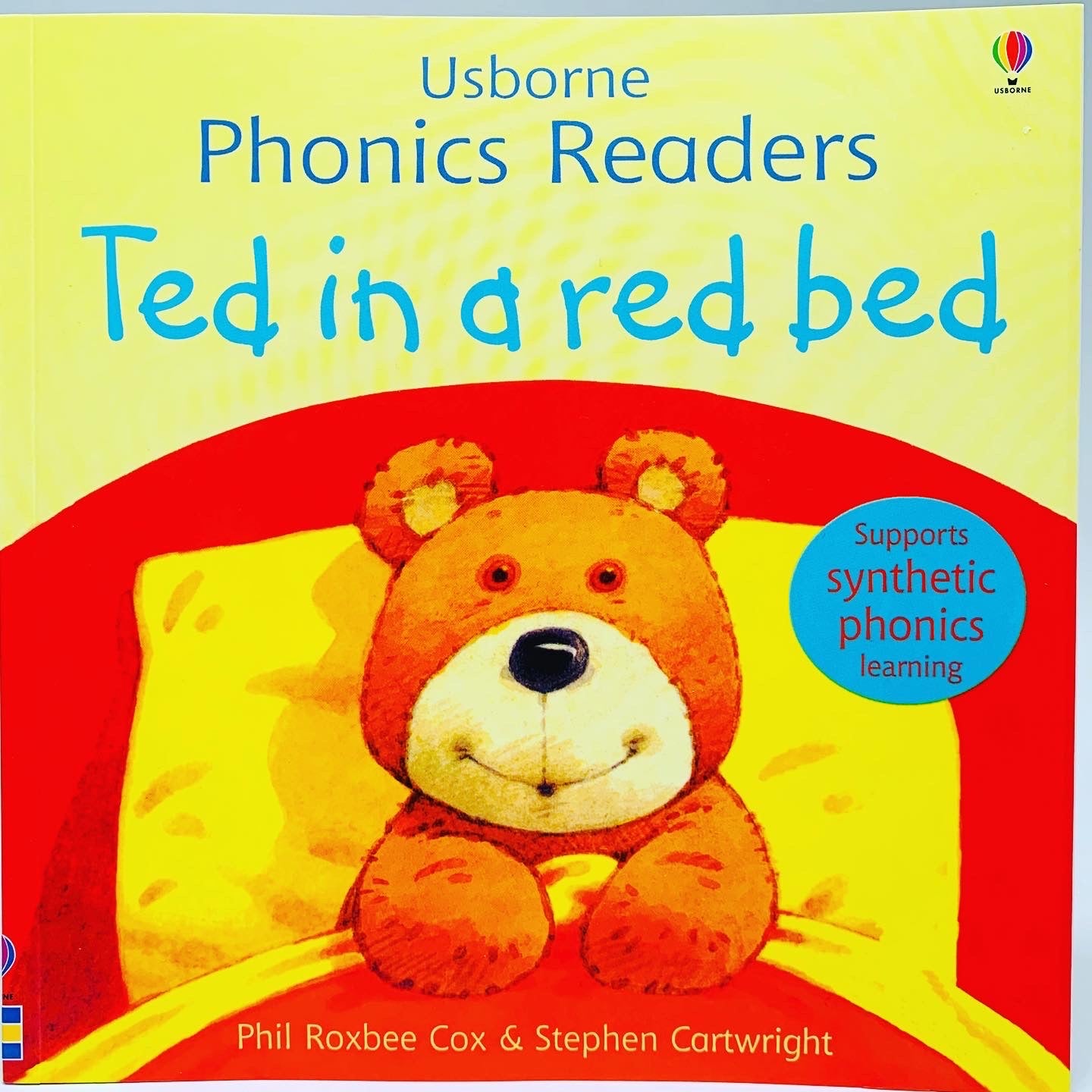 Usborne Phonics Readers: Ted in a Red Bed