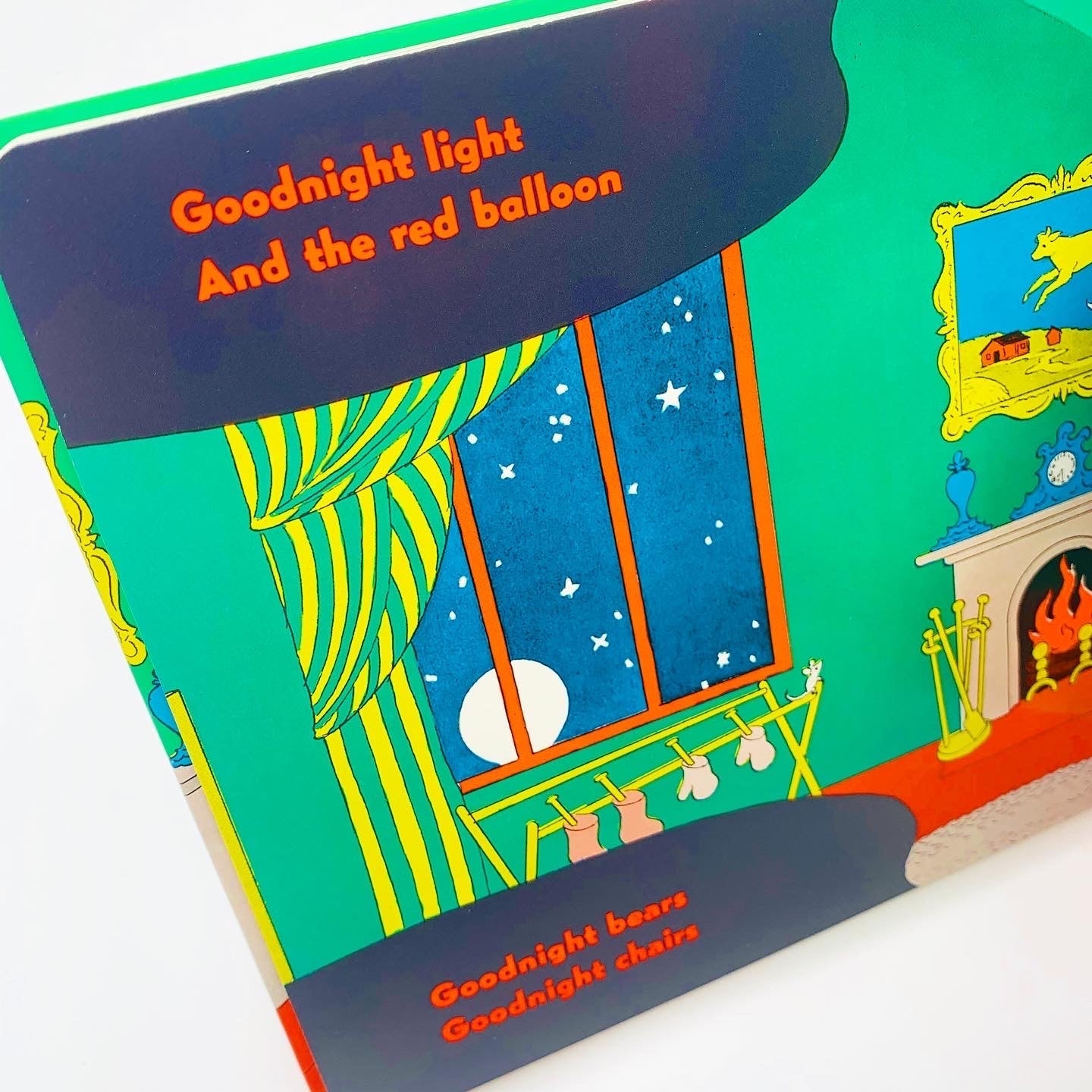 Goodnight Moon (Board Book)