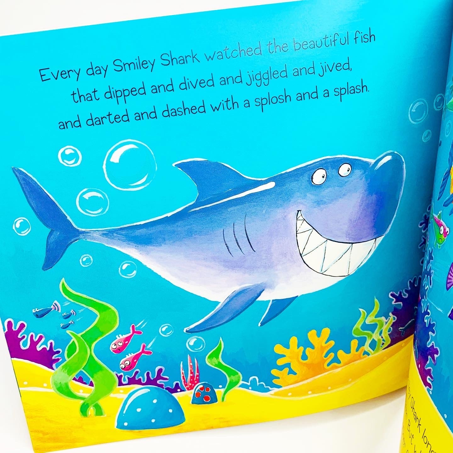 Smiley Shark: Picture Book and CD