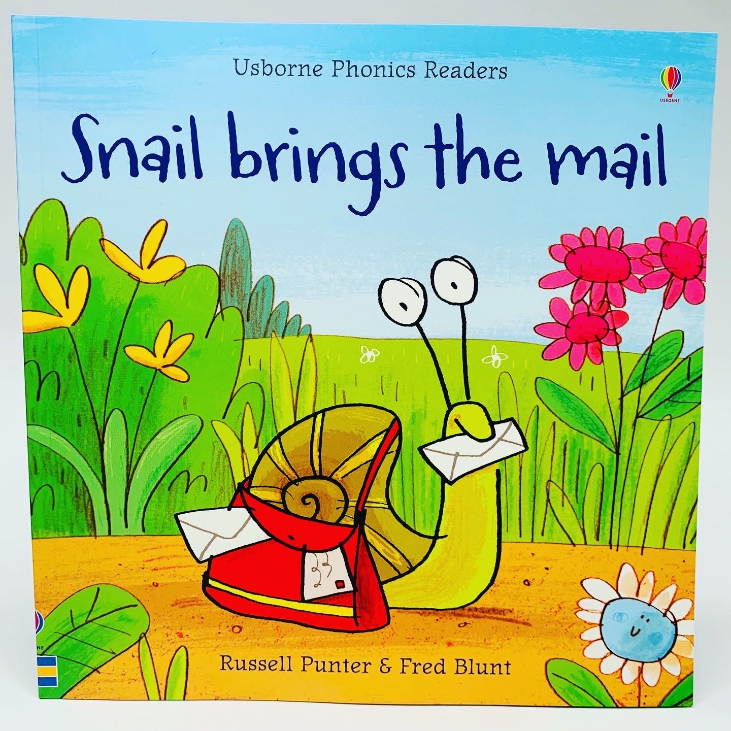 Usborne Phonics Readers: Snail Brings the Mail